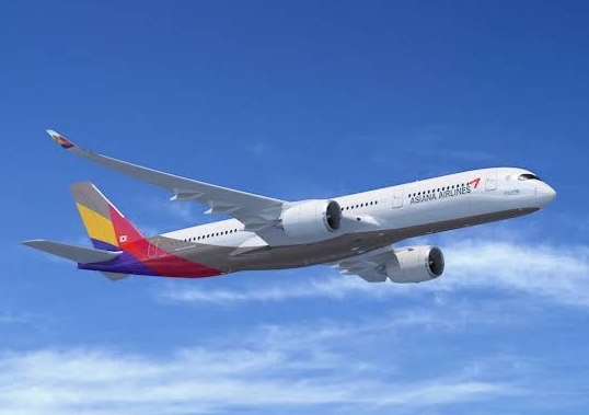 Asiana Airlines.Tlp: 082144377824