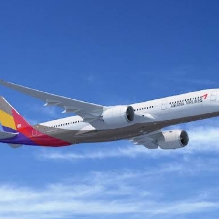 Layanan Call Center Asiana airline 24 jam.Telp: 0821-816-8233